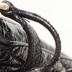 مملوكة مسبقًا Miu Miu Black Matelassé Patent Leather Zip Wristlet Pouch