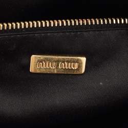 مملوكة مسبقًا Miu Miu Black Matelassé Patent Leather Zip Wristlet Pouch