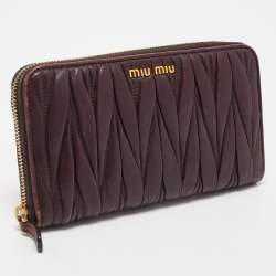 مملوكة مسبقًا Miu Miu Burgundy Matelassé Leather Zip Around Wallet