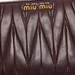 مملوكة مسبقًا Miu Miu Burgundy Matelassé Leather Zip Around Wallet