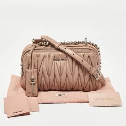 Pre Owned حقيبة كروس ميو ميو جلد ماتيلاس أسود بسحّاب مزدوج