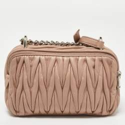 Pre Owned حقيبة كروس ميو ميو جلد ماتيلاس أسود بسحّاب مزدوج