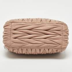 Pre Owned حقيبة كروس ميو ميو جلد ماتيلاس أسود بسحّاب مزدوج