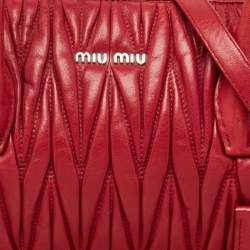 مملوكة مسبقًا Miu Miu Red Matelasse Leather Top Zip Tote