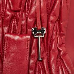 مملوكة مسبقًا Miu Miu Red Matelasse Leather Top Zip Tote