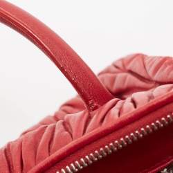 مملوكة مسبقًا Miu Miu Red Matelasse Leather Top Zip Tote