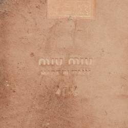 مملوكة مسبقًا صندل فلات ميو ميو مزخرف لؤلؤ صناعى قطيفة عنابي مقاس 35.5