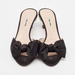 مملوكة مسبقًا Miu Miu Black Satin Bow Crystal Embellished Slide Sandals Size 39