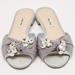 مملوكة مسبقًا صندل سلايد ميو ميو مزين عقدة مزخرفة كريستال كانفاس و ساتان أزرق فاتح مقاس 38