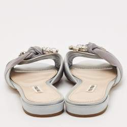 مملوكة مسبقًا صندل سلايد ميو ميو مزين عقدة مزخرفة كريستال كانفاس و ساتان أزرق فاتح مقاس 38