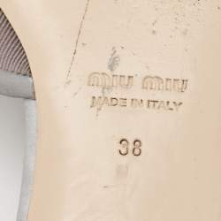 مملوكة مسبقًا صندل سلايد ميو ميو مزين عقدة مزخرفة كريستال كانفاس و ساتان أزرق فاتح مقاس 38