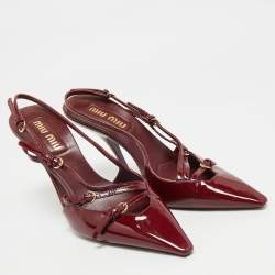 مملوكة مسبقًا حذاء كعب عالي ميو ميو سير جلد لامع أحمر نبيذي مقدمة مدببة بمشبك حزام خلفي مقاس 37.5