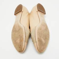 مملوكة مسبقًا Miu Miu Beige Patent Leather Bow Detail Crystal Embellished Ballet Flats Size 39