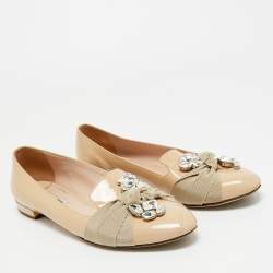 مملوكة مسبقًا Miu Miu Beige Patent Leather Bow Detail Crystal Embellished Ballet Flats Size 39