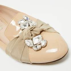 مملوكة مسبقًا Miu Miu Beige Patent Leather Bow Detail Crystal Embellished Ballet Flats Size 39