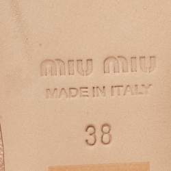 مملوكة مسبقًا حذاء باليرينا فلات ميو ميو جلد لامع بيج مزين بالكريستال مقاس 36.5