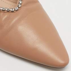 مملوكة مسبقًا حذاء باليرينا فلات ميو ميو جلد لامع بيج مزين بالكريستال مقاس 36.5