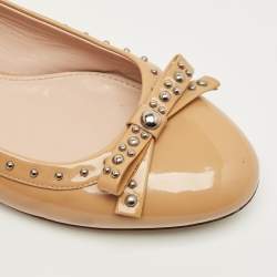 Pre Owned Miu Miu Beige Patent Leather Studded Bow Ballet Flats Size 38.5