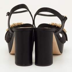 مملوكة مسبقًا صندل ميو ميو كريم جلد الثعبان مزخرف كريستال نعل سميك سيور الكاحل مقاس 36.5