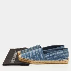 مملوكة مسبقًا حذاء فلات إسِبَادْرِيل جينز مطبوع بلوغو أزرق مقاس 41 ميوميو