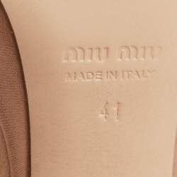 مملوكة مسبقًا صندل ميوميو نعال سميك مزين بالكريستال جلد لامع أخضر فاتح مقاس 36.5