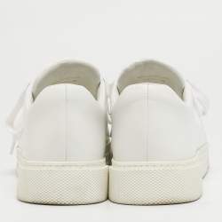 مملوكة مسبقًا حذاء رياضي ميو ميو جلد أبيض منخفض العنق مقاس 38.5