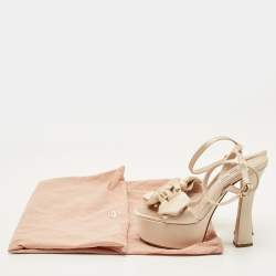 مملوكة مسبقًا Miu Miu Size 36 Beige Satin Logo Bow Platform Ankle Strap Sandals