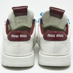 مملوكة مسبقًا حذاء رياضي ميو ميو جلد أبيض منخفض العنق مقاس 38.5