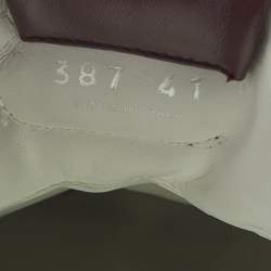 مملوكة مسبقًا حذاء رياضي ميو ميو جلد أبيض منخفض العنق مقاس 38.5