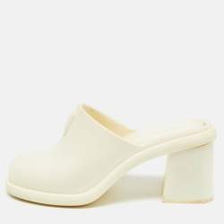 مملوكة مسبقًا Miu Miu Size 36 Cream Rubber Logo Clogs Block Heel Mules