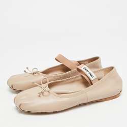 Pre Owned حذاء باليرينا ماري جين فلات ميو ميو جلد بيج بفيونكة مقاس 40