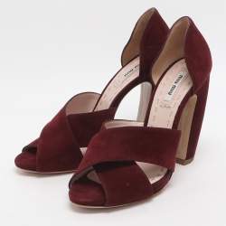 مملوكة مسبقًا حذاء كعب عالي ميو ميو مخمل بورجوندي برباط متقاطع دورسي مقاس 36.5