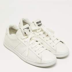 Pre Owned حذاء رياضي ميو ميو جلد أبيض منخفض العنق مقاس 38.5