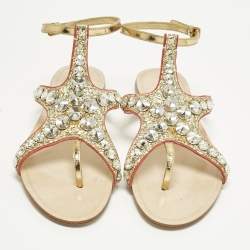 مملوكة مسبقًا شبشب فلات ميو ميو مرصع كريستال جلد فضي مقاس 40