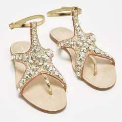 مملوكة مسبقًا شبشب فلات ميو ميو مرصع كريستال جلد فضي مقاس 40