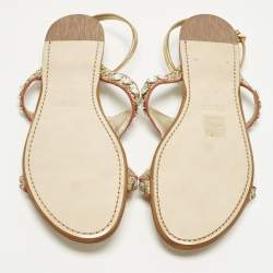 مملوكة مسبقًا شبشب فلات ميو ميو مرصع كريستال جلد فضي مقاس 40