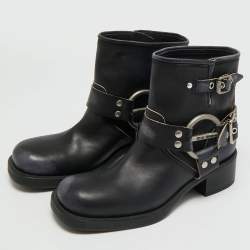 Pre Owned حذاء بوت للكاحل ميو ميو جلد أسود مع إبزيم مرصع بالكريستال مقاس 39