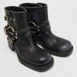 Pre Owned حذاء بوت للكاحل ميو ميو جلد أسود مع إبزيم مرصع بالكريستال مقاس 39