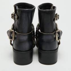 Pre Owned حذاء بوت للكاحل ميو ميو جلد أسود مع إبزيم مرصع بالكريستال مقاس 39