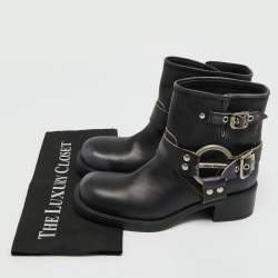 Pre Owned حذاء بوت للكاحل ميو ميو جلد أسود مع إبزيم مرصع بالكريستال مقاس 39