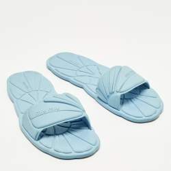 Pre Owned صندل مطاطي مسطح مموج ميوميو أزرق فاتح مقاس 40
