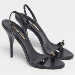 مملوكة مسبقًا صندل كعب مفتوح ميوميو جلد لامع أسود مقاس 36.5