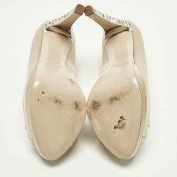 Pre Owned حذاء كعب عالي ميو ميو منصة مفتوحة من الأمام مرصع بالكريستال ساتان كريمي مقاس 37