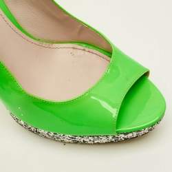 مملوكة مسبقًا حذاء كعب عالي ميو ميو نعل سميك مقدمة مفتوحة جلد أسود لامع غليتر فضي/ أسود مقاس 40