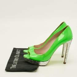 مملوكة مسبقًا حذاء كعب عالي ميو ميو نعل سميك مقدمة مفتوحة جلد أسود لامع غليتر فضي/ أسود مقاس 40