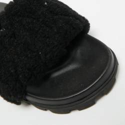 مملوكة مسبقًا صندل سلايد ميو ميو مطاط وردي مقاس 41