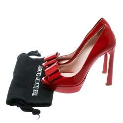مملوكة مسبقًا Miu Miu Red Patent Leather Peep Toe Bow Platform Pumps Size 40