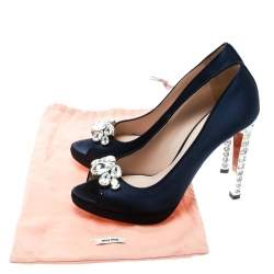 مملوكة مسبقًا Miu Miu Blue Satin Crystal Embellished Heel Peep Toe Platform Pumps Size 39