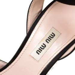 مملوكة مسبقًا صندل ميو ميو ساتان أسود مزخرف كعب مربع سميك مقدمة مدببة مقاس 37.5