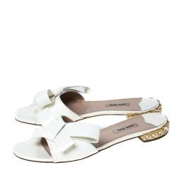 Pre Owned Miu Miu White Patent Leather Bow Slide Sandals Size 40.5